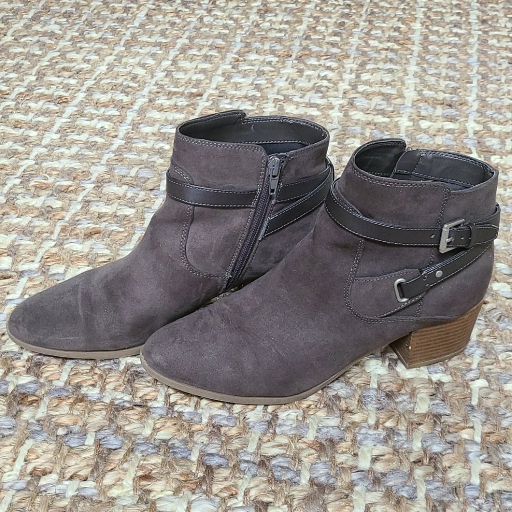 Unisa gray booties